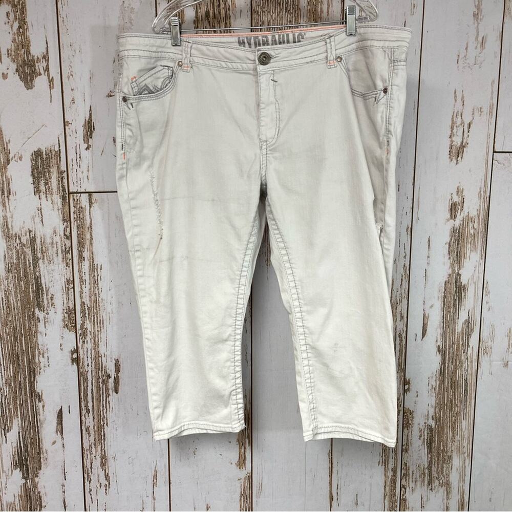 Hydraulic Distressed Capris, Size 24. In good used condition! White